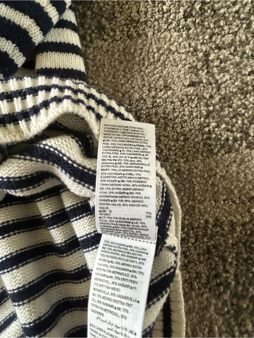 Banana Republic Cashmere Blend Black and White Striped Crewneck Sweater NWT - Picture 5 of 8